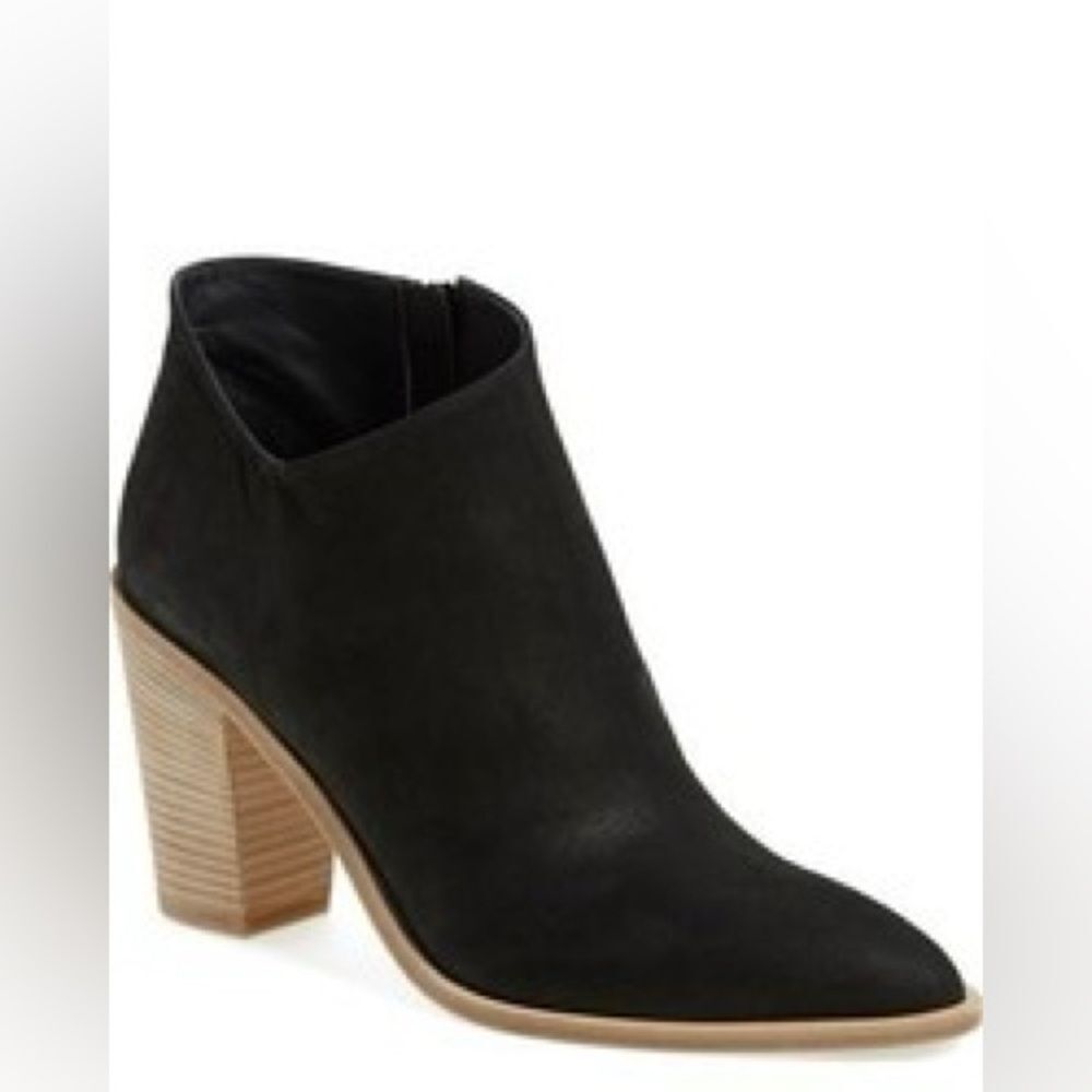 LIKE NEW in BOX  VINCE Easton Black Nubuck almond Toe Heel Ankle Booties SZ 7